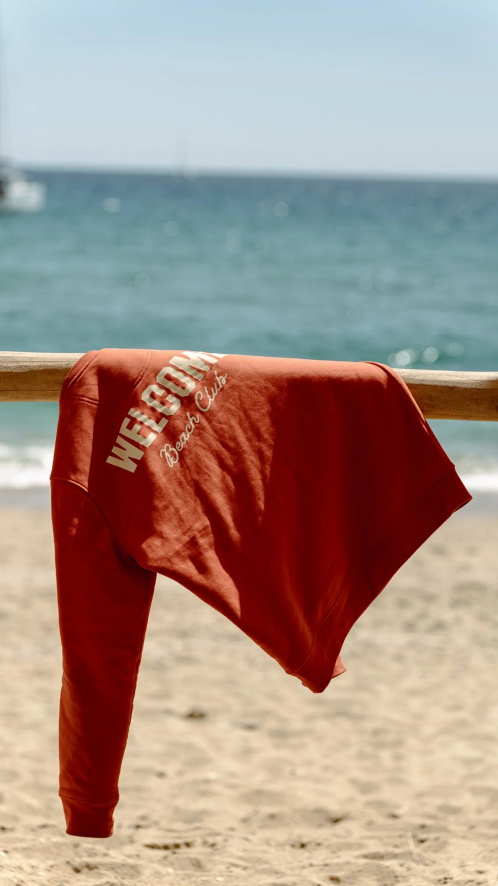 Plage privée avec transats et parasols au Lavandou