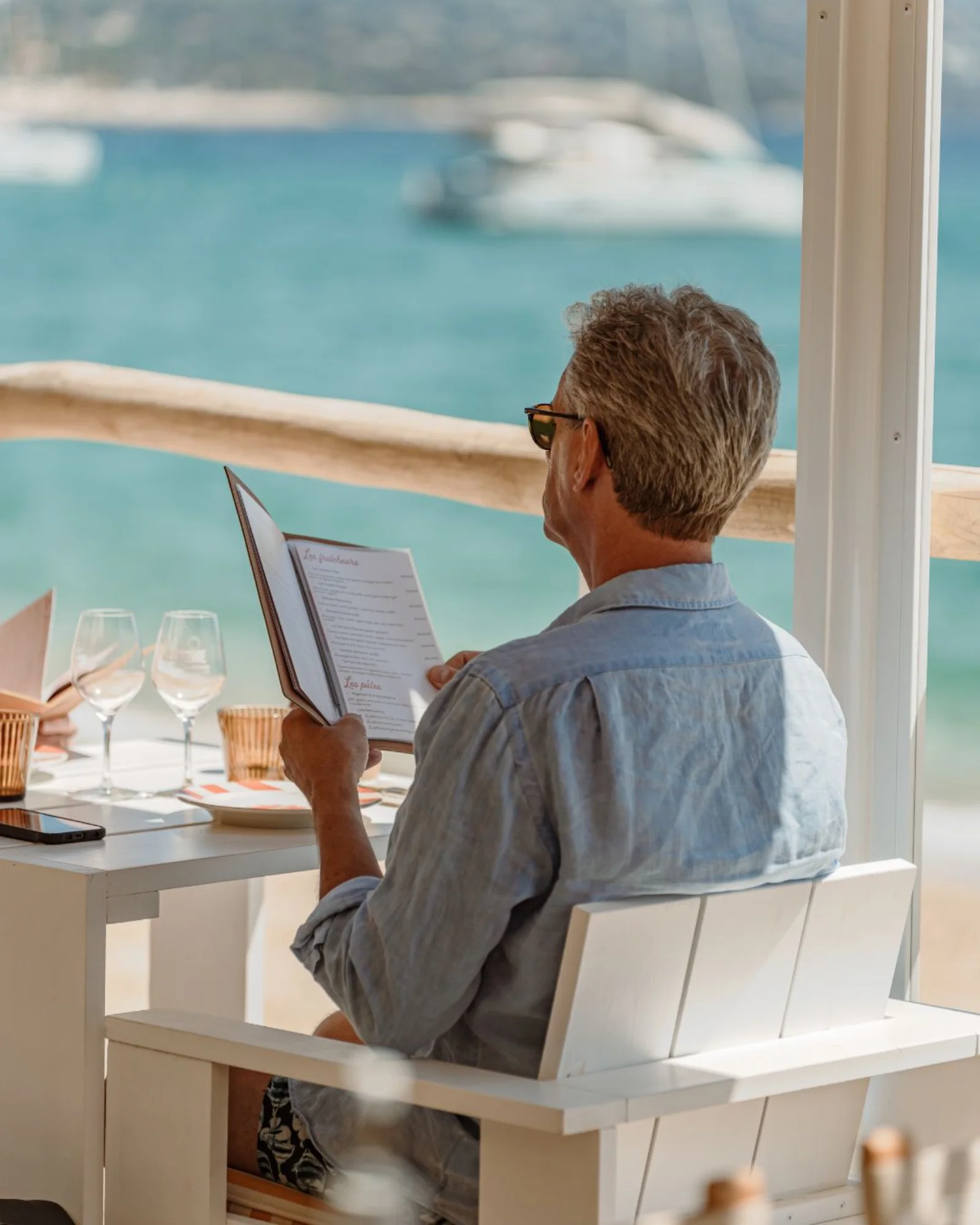 Vue panoramique sur la Méditerranée depuis le restaurant