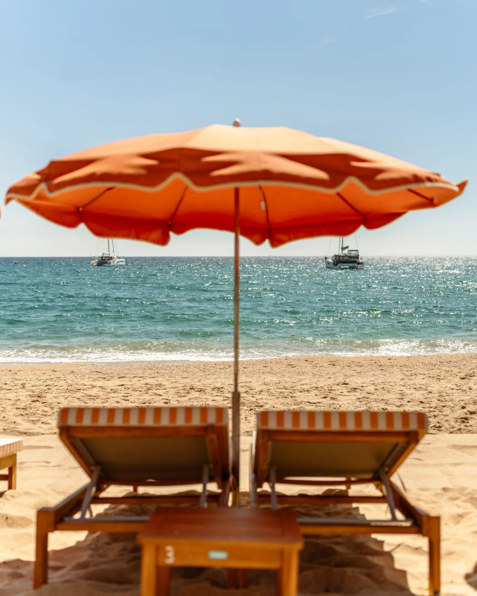 Service à la plage et bain de soleil au Lavandou