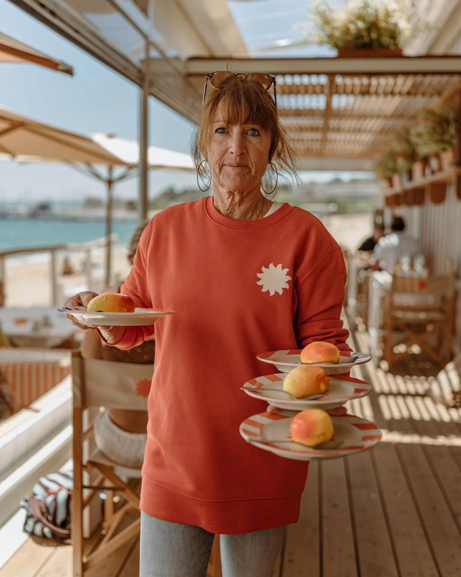 Clients profitant de la plage privée au Lavandou