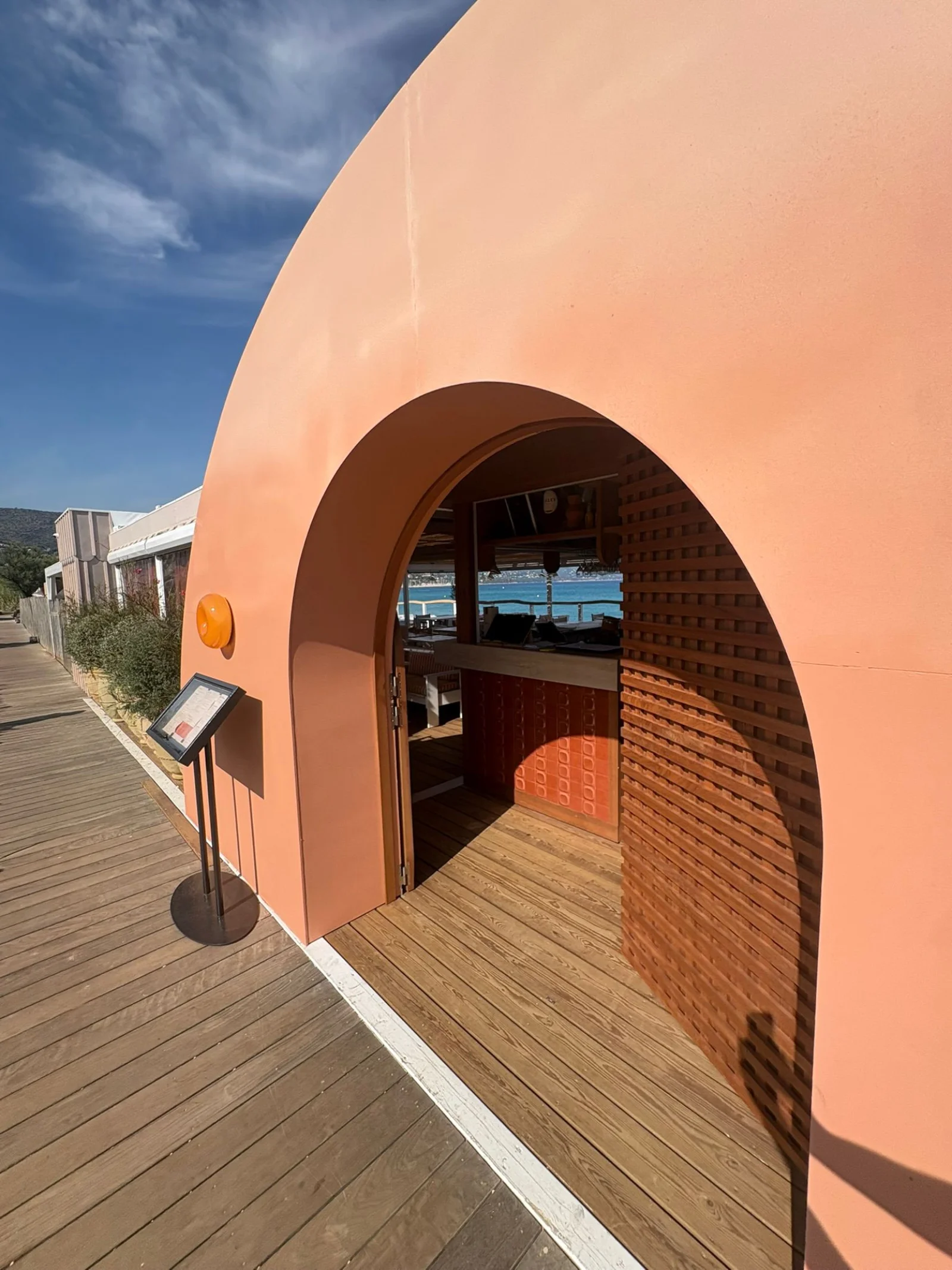 Ambiance du soir au restaurant Welcome Beach Club