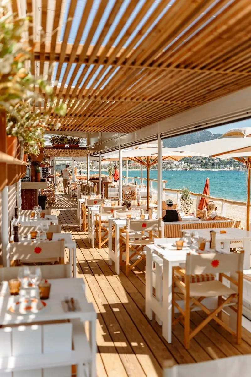 Salons cosy - Welcome Beach Club Salons cosy du restaurant Welcome Beach Club au Lavandou